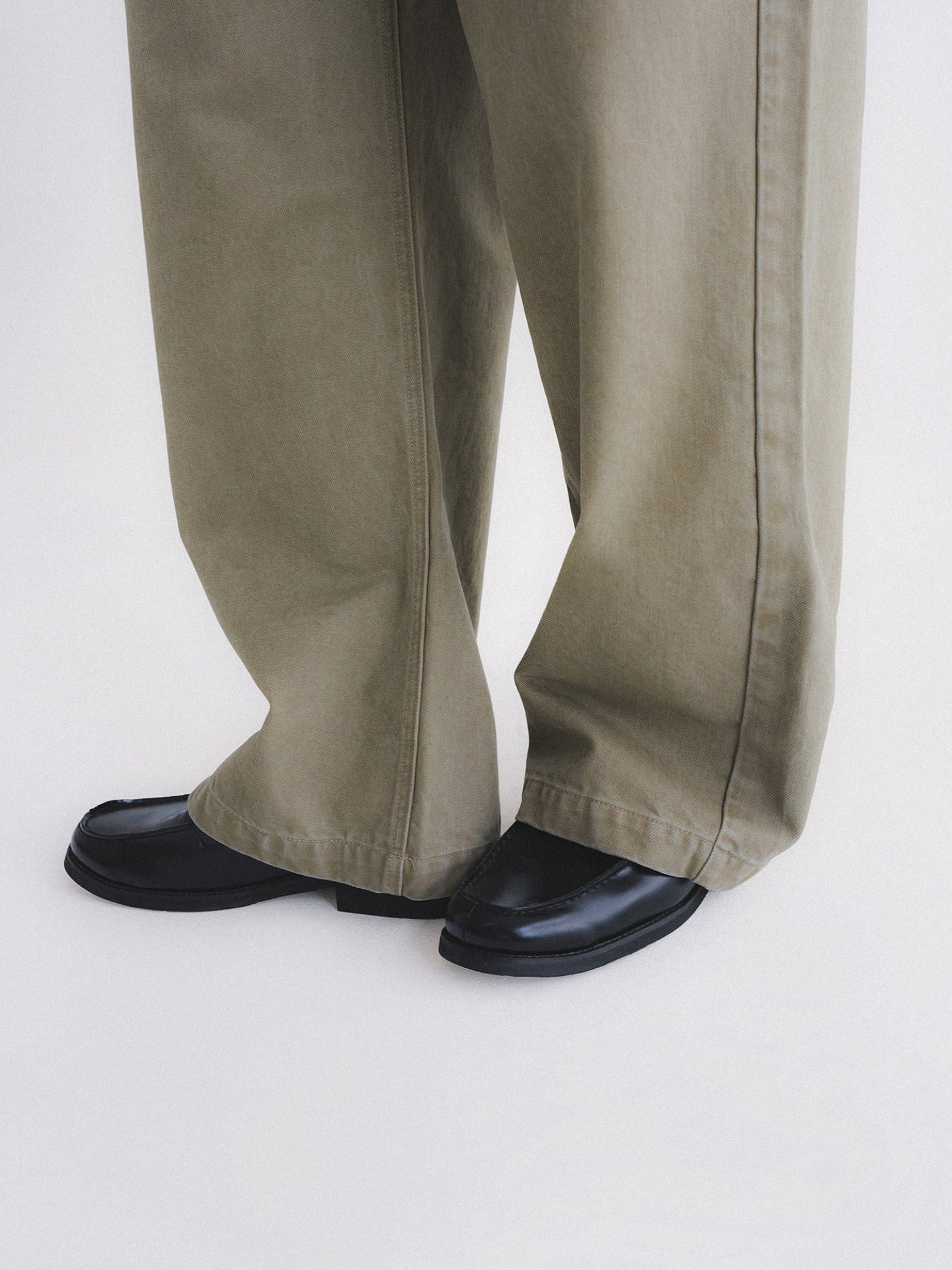 Thread | Washed Lyocell Double-Pleat Jeans
