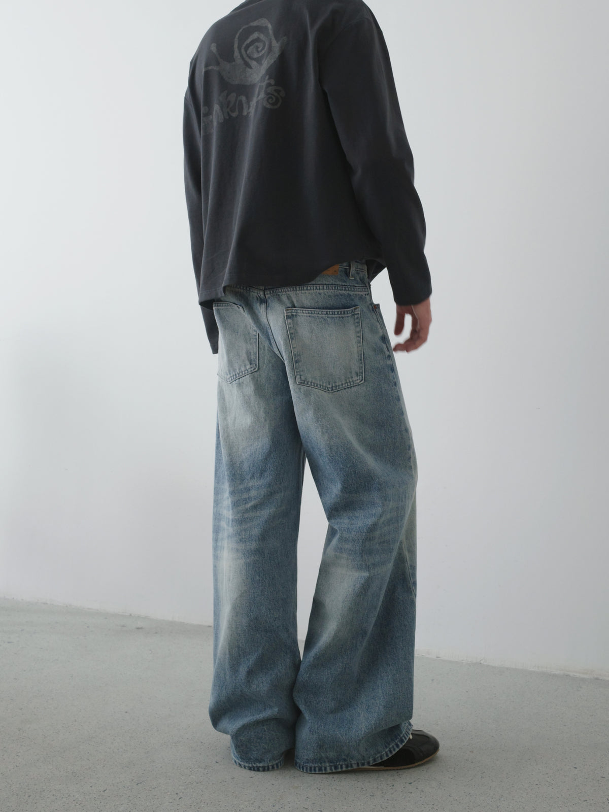 Whiskered Washed Wide Leg Jeans