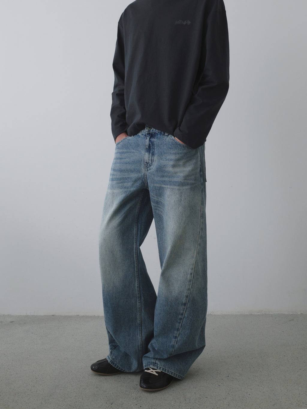 Whiskered Washed Wide Leg Jeans