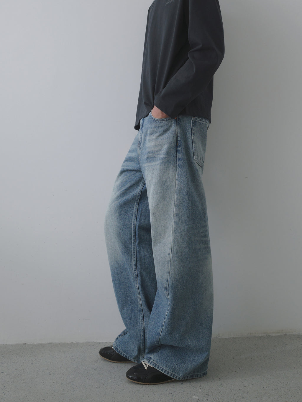 Whiskered Washed Wide Leg Jeans